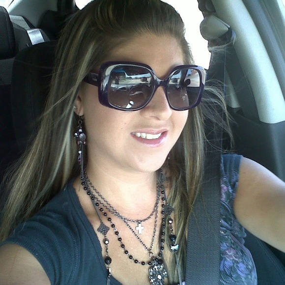 Meet your Posher, Lisa - Picture 1 of 1